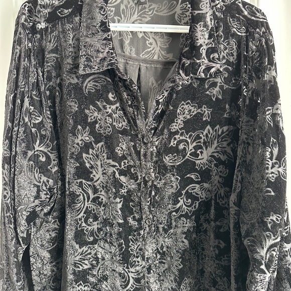 Torrid size 3 crushed velvet button up blouse - Picture 2 of 4